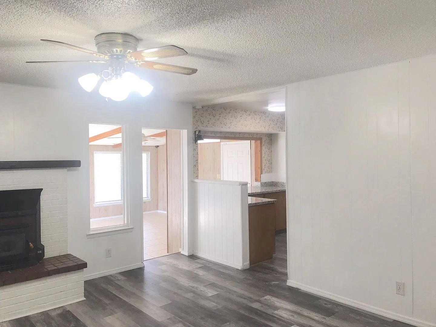 Charming 3 bedroom 2 bath home in NE Albuquerque. Near Tramway/Lomas. 2 Car Garage — Photo 3