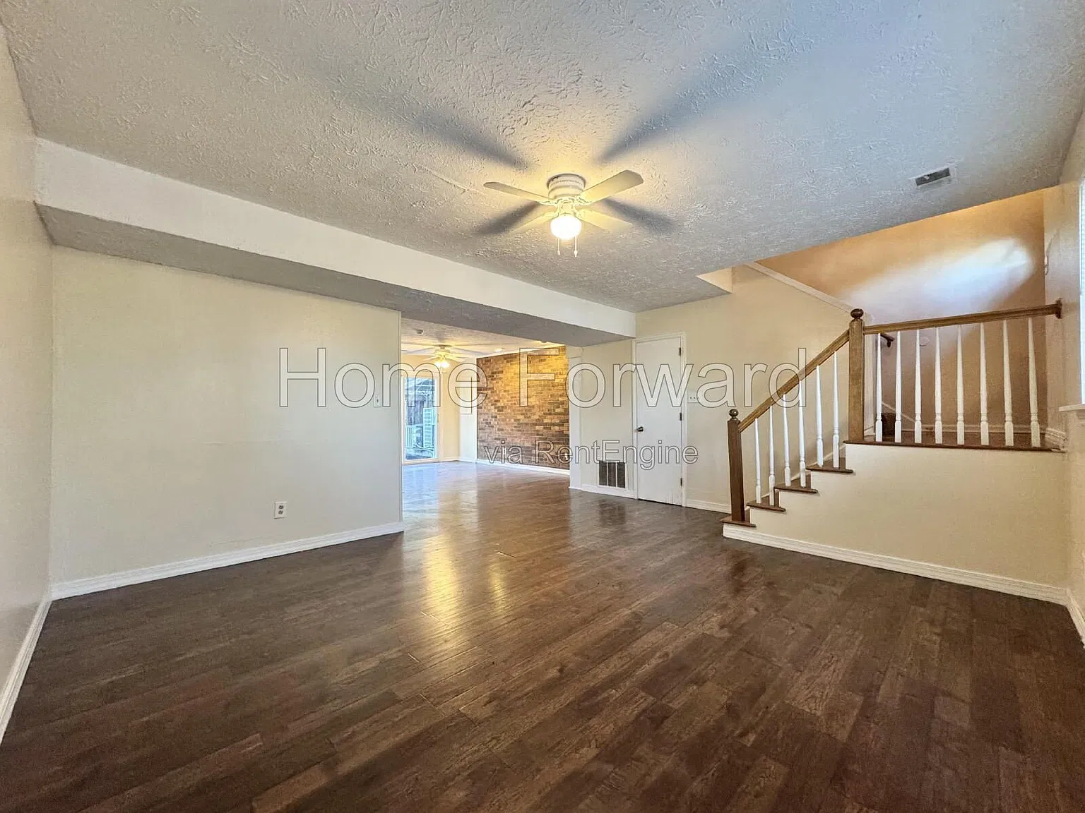3 bed, 1.0 bath, 1408 sqft, $1,295 — Photo 3
