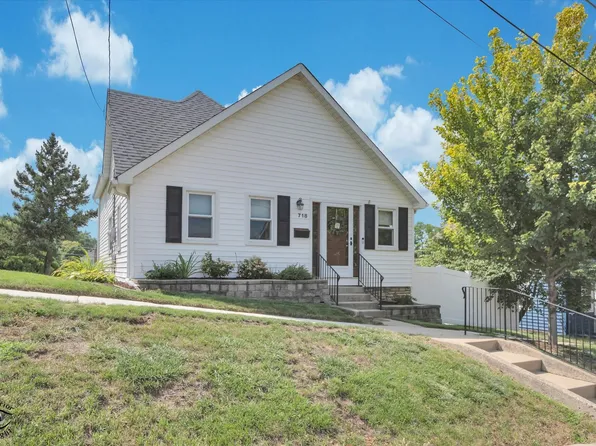 718 Hickory St, Lemont, IL 60439