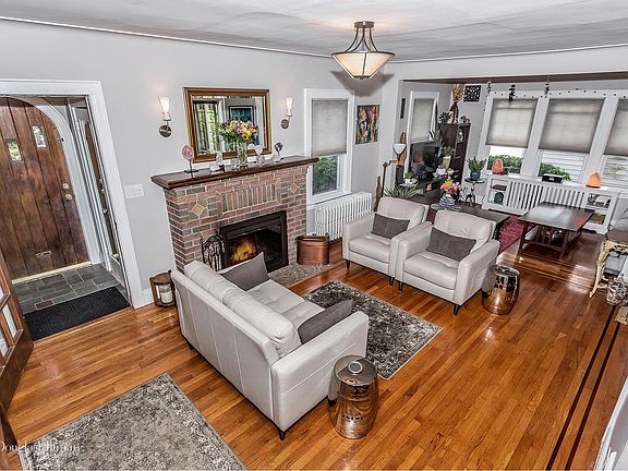 4th image of 246 Spruce St