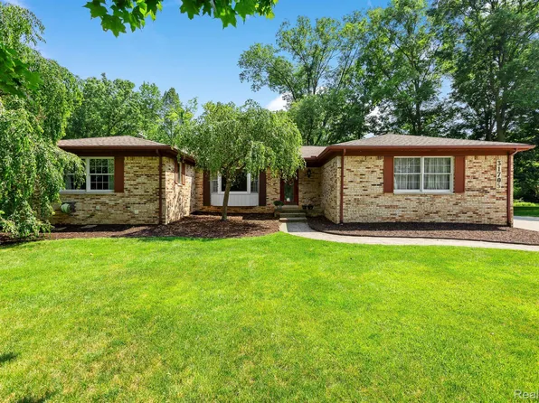 31705 Staman Cir, Farmington Hills, MI 48336