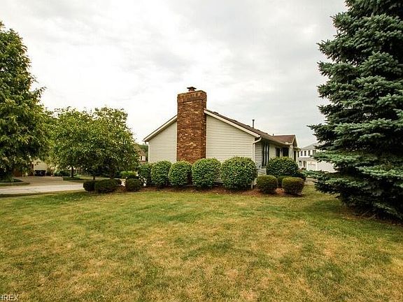 3rd image of 2228 Cottonwood Cir