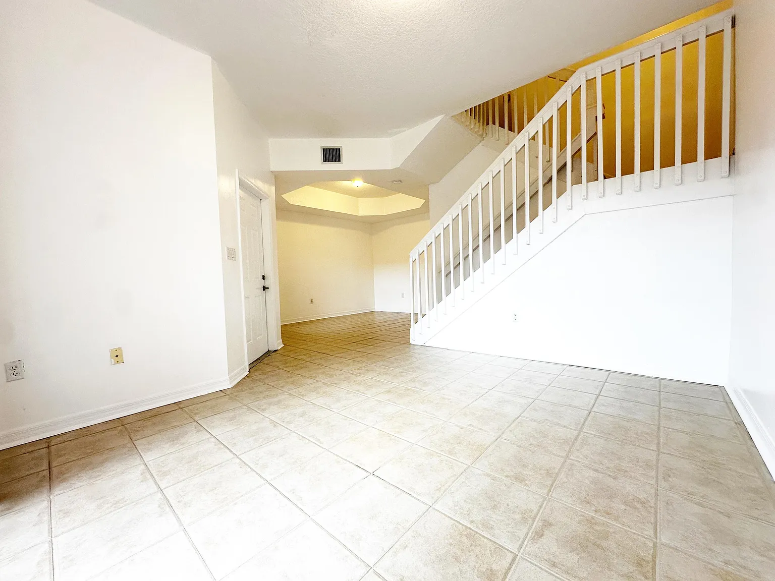 3 bed, 2.5 bath, 1391 sqft, $2,750 — Photo 2