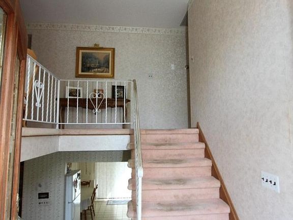 3rd image of 28 Taylor Ln
