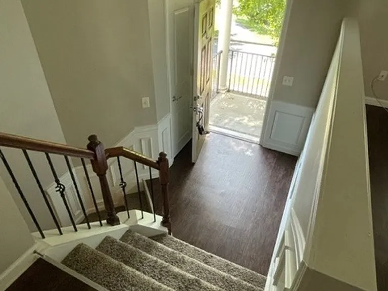 1054 Drayton Ct — Photo 6