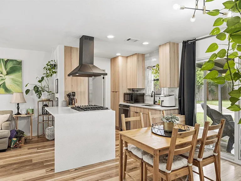 1014 S Meadows Dr — Photo 3
