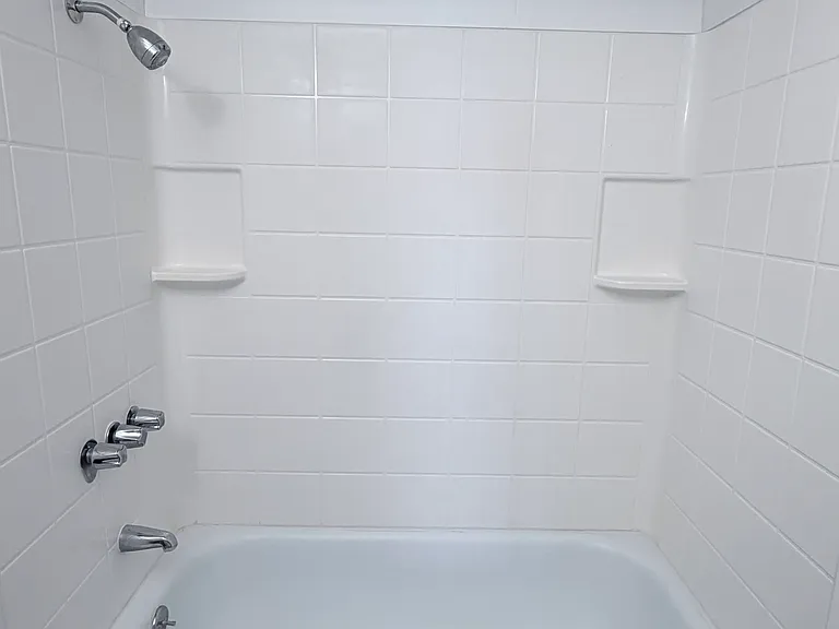 Peachtree Apartments — Photo 13
