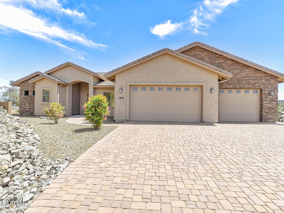 1st image of 1921 Pinnacle Ln