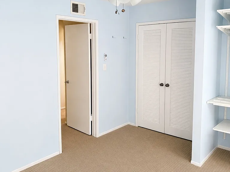 4611 Green Tree Ln — Photo 4