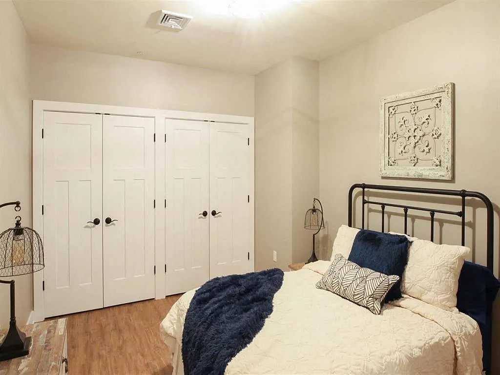 BenMar Apartments — Photo 2