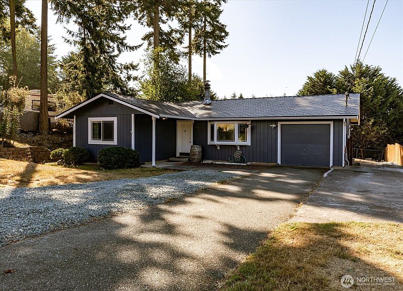 2nd image of 577 Salal St.
