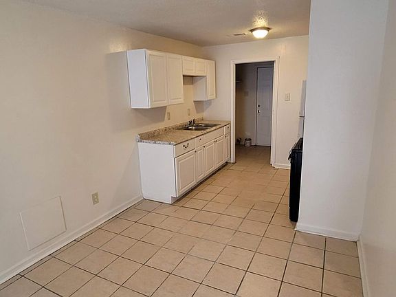 3rd image of 7718 Dorsett Dr