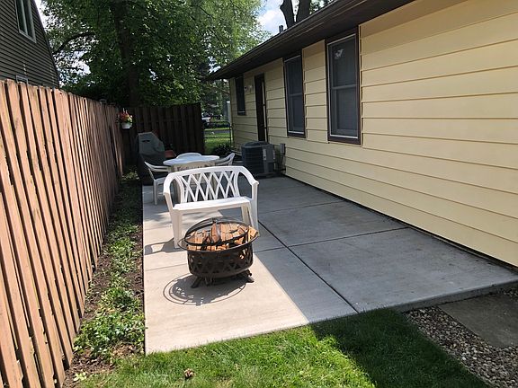 3rd image of 654 W Kenilworth Ave