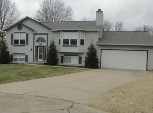 525 Atlas Ct, Saint Peters, MO