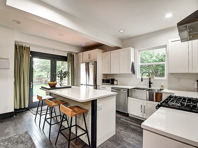 1120 E 35th St — Photo 12