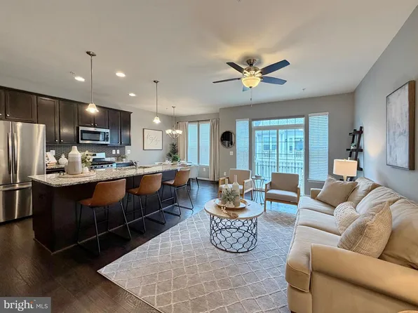 379 Buckeye Cir, La Plata, MD 20646