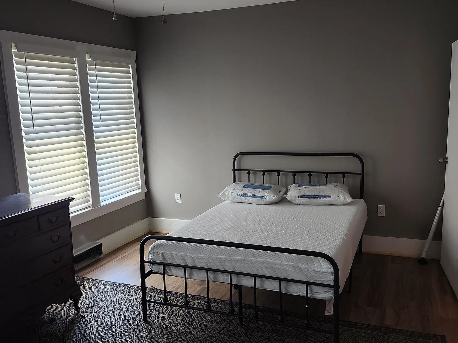 1 bed, 1200 sqft, $1,600 — Photo 3