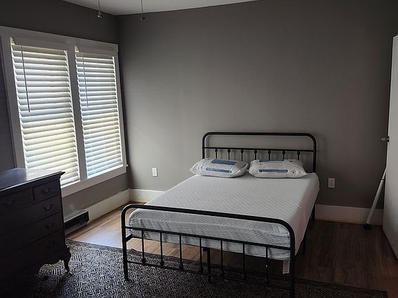 3rd image of 126 Queen St #126