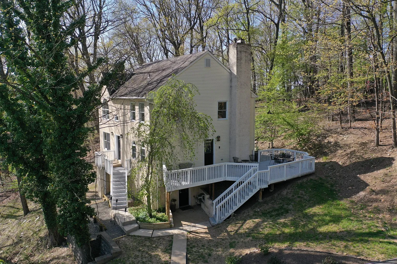 8 N Cedar Hollow Rd photo 1