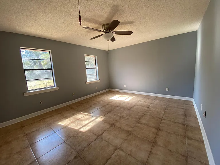 3211 Iantha St — Photo 17