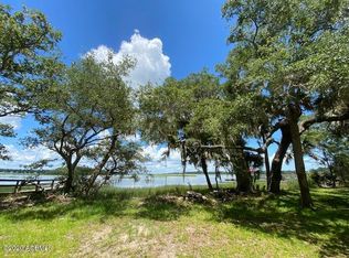 17 Old Smugglers Wharf Ln, Saint Helena Island, SC 29920