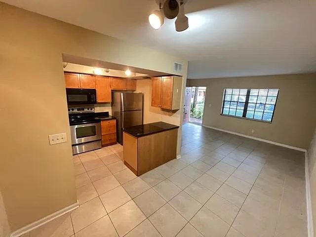 4221 Oak Terrace Dr — Photo 3