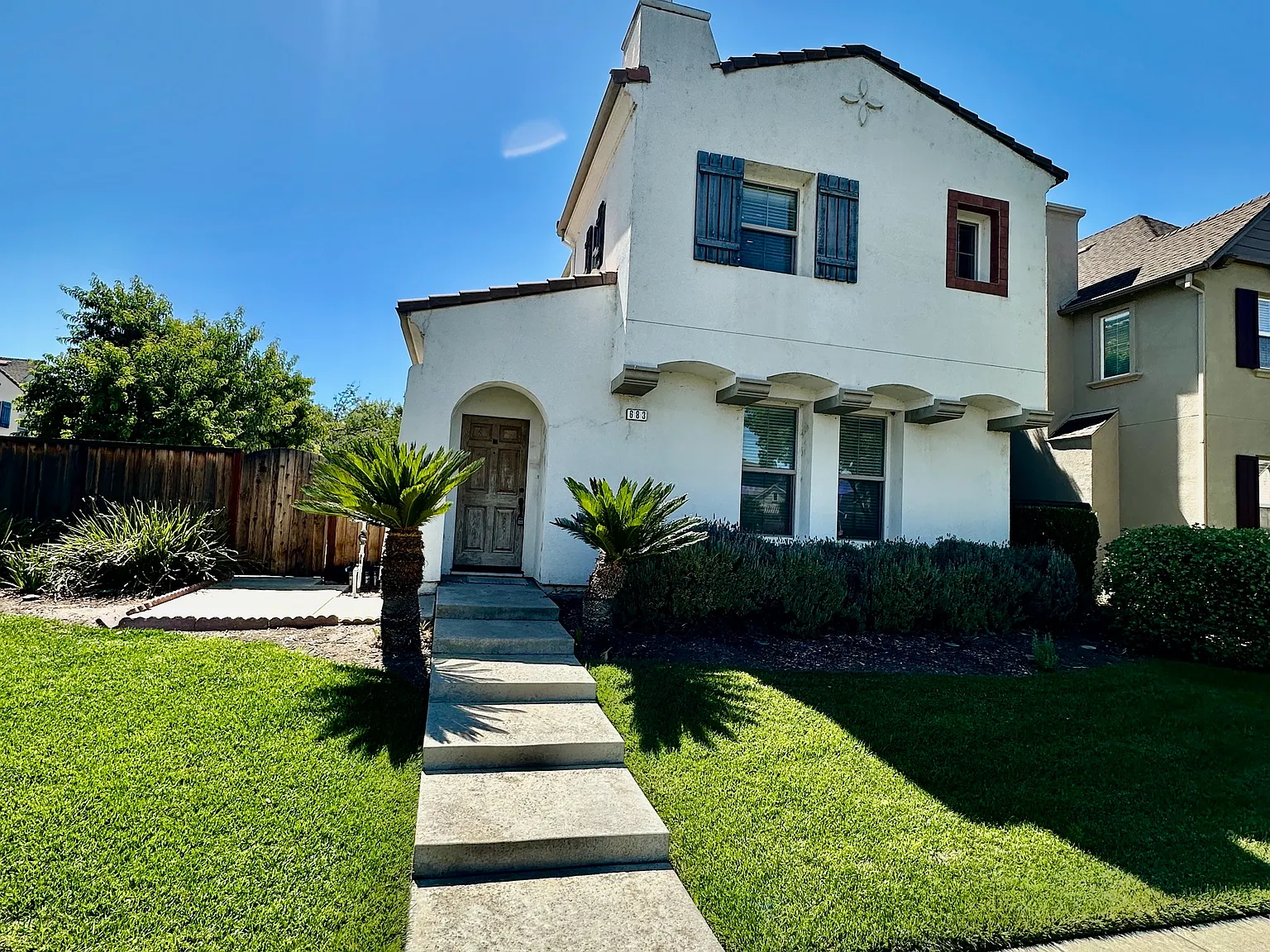4 bed, 2.5 bath, 2226 sqft, $3,200 — Photo 1