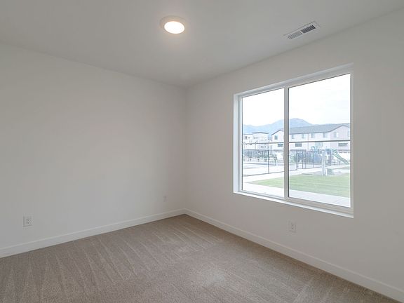 4th image of 609 W 1860 N