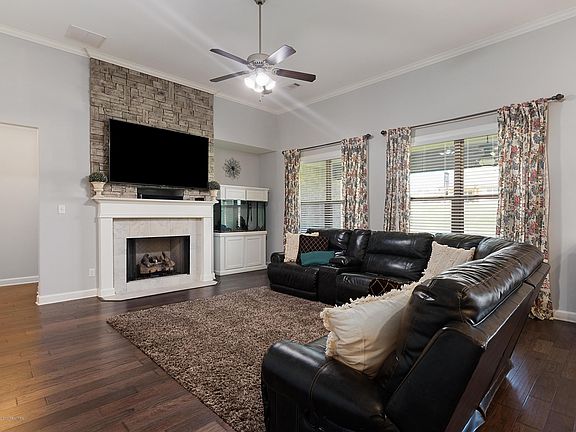 3rd image of 8590 Gwin Hollow Dr
