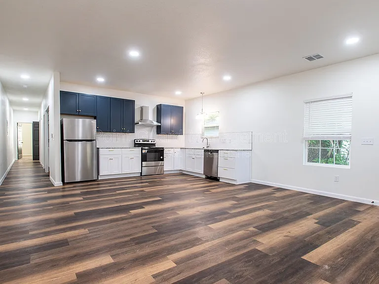 315 S Green St — Photo 3