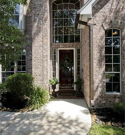 Enjoy your own beach entry pool & spa with Aqualink.