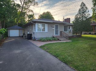 714 8th St, Waupaca, WI 54981