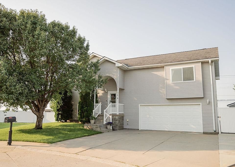 1st image of 2 Willow Ln