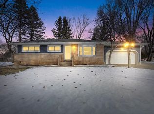19260 Brookdale DRIVE, Brookfield, WI 53045