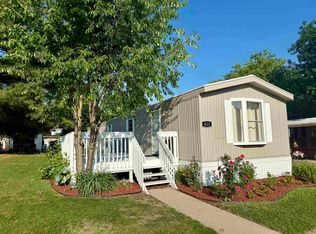 611 E Wood Ln, Belvidere, IL 61008