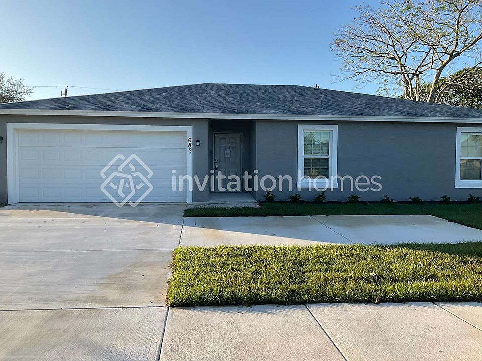 1st image of 682 NW Floresta Dr