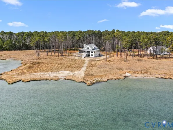 147 Galway Bay Ln, Kilmarnock, VA 22482