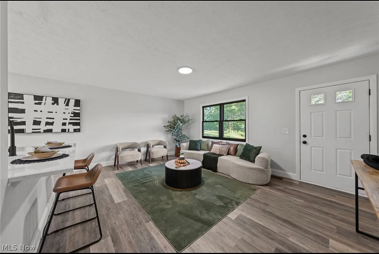 3 bed, 1092 sqft, $2,000 — Photo 3