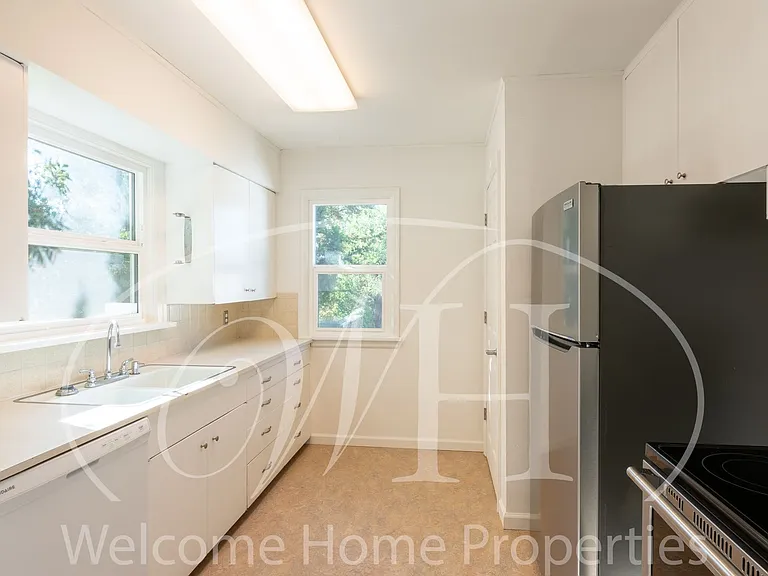 320 SE 4th St — Photo 22