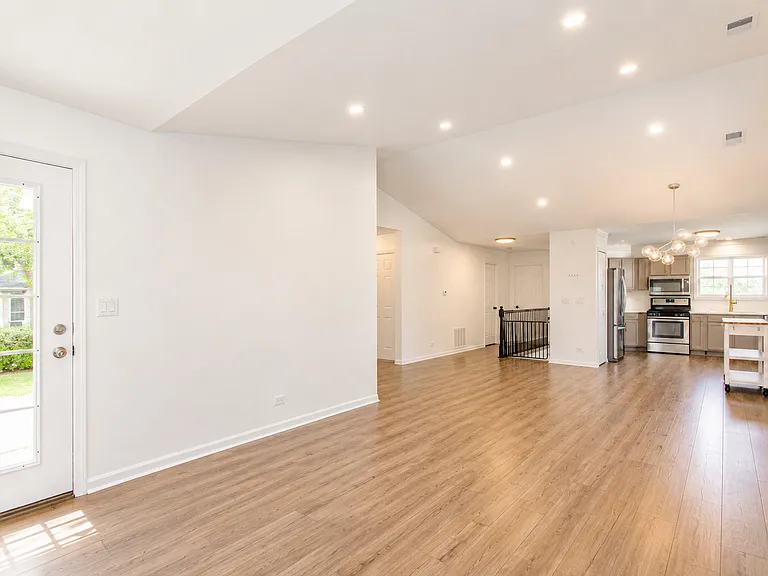 313 Sheffield Dr — Photo 17
