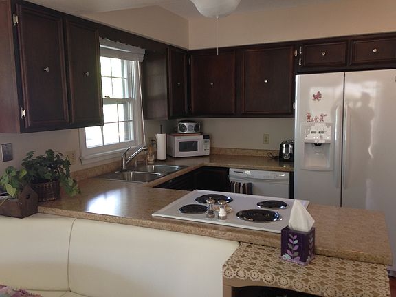 3rd image of 1310 Barkley Ct