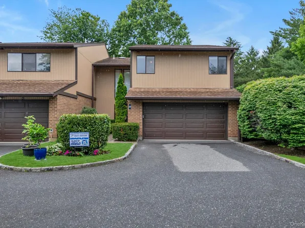 49 Wimbledon Drive, Roslyn, NY 11576