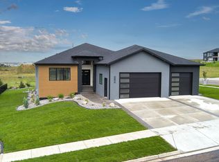 4204 Bugle Bnd, Bismarck, ND 58503