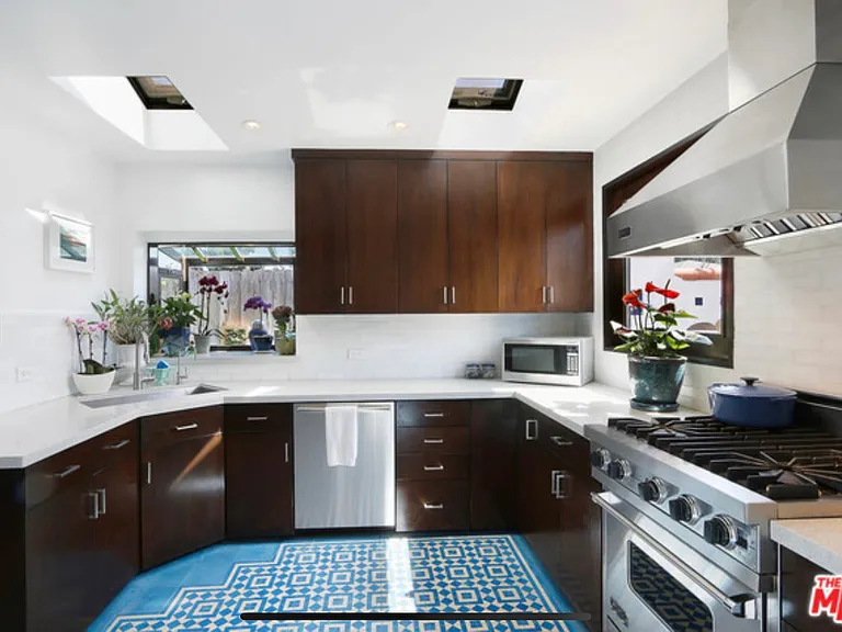 2591 Amherst Ave — Photo 9