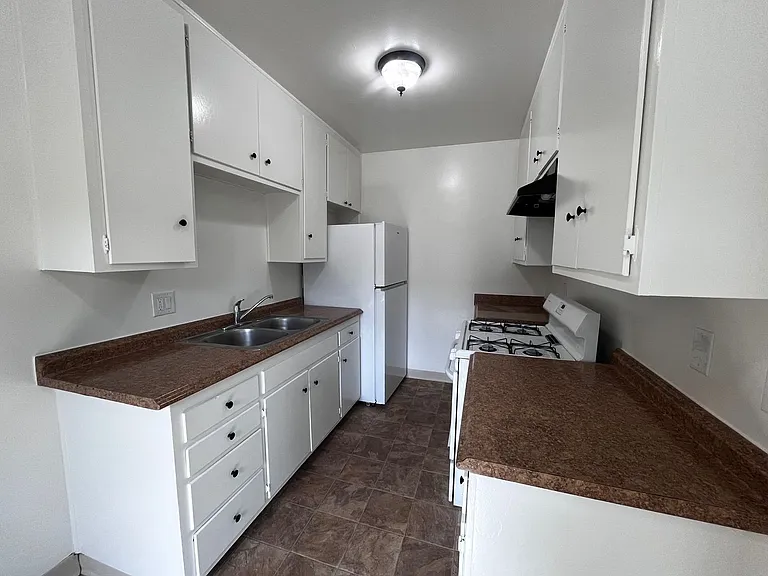 1314 Edgewood Way — Photo 6