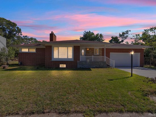 3111 Moore St, Inkster, MI 48141