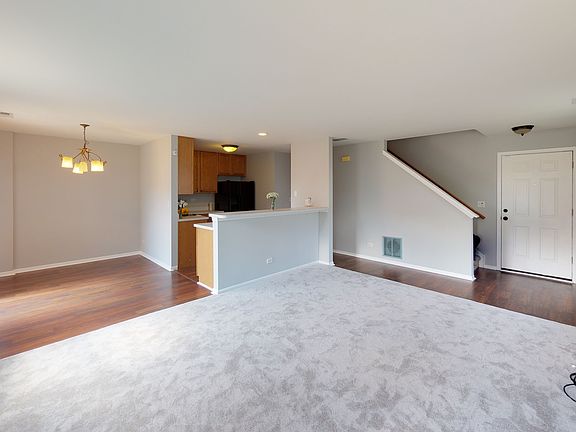 5th image of 640 Wedgewood Cir