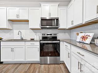 658 13th Avenue Dr NE, Hickory, NC 28601