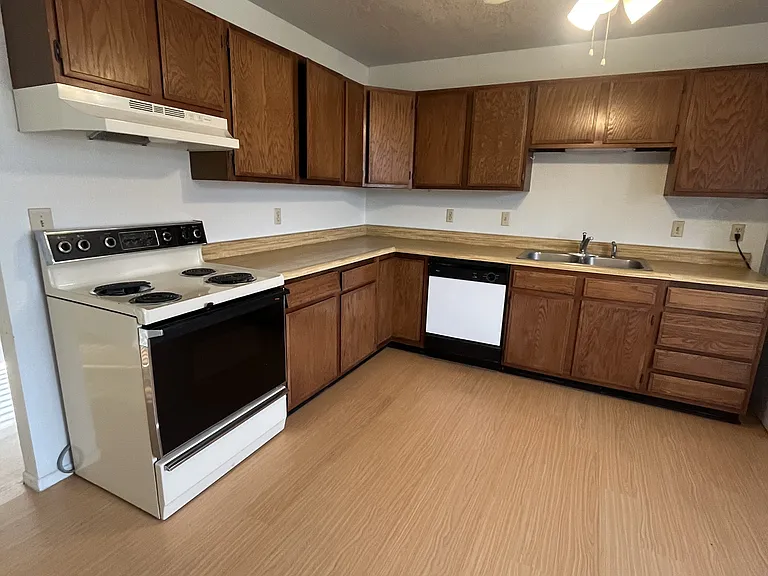 108 Park Dr #1 — Photo 8