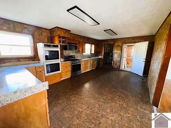 3rd image of 49 Marshall Ave